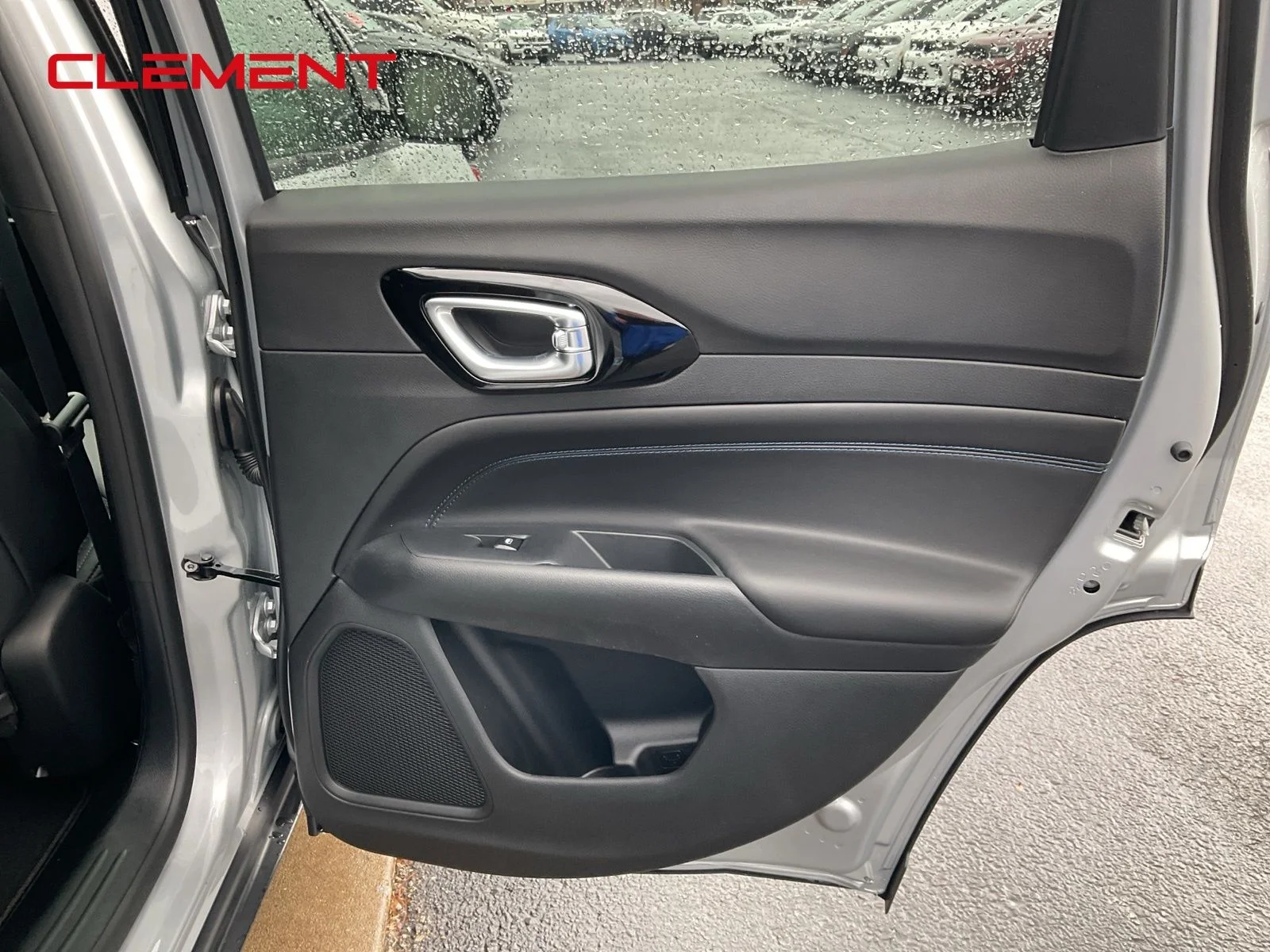 New 2026 Silver Zynith Metallic Clearcoat Jeep Latitude image 18