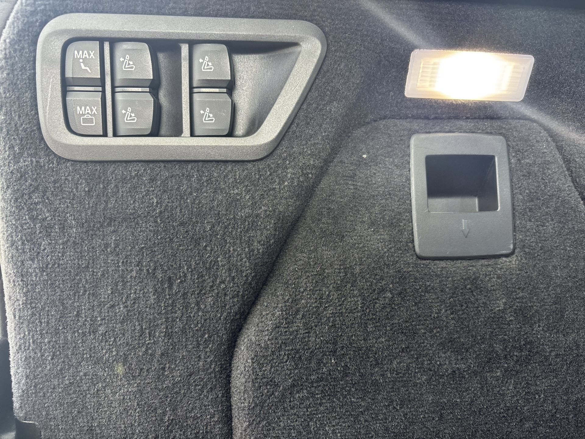 Used 2026 Gray BMW M60i image 30