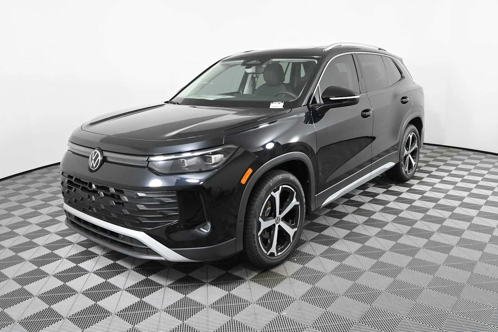 New 2026 Deep Black Pearl Volkswagen SE image 2