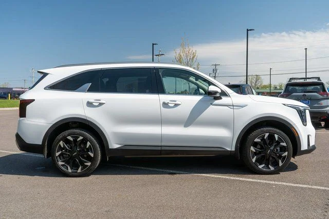 Used 2025 White Kia EX image 5