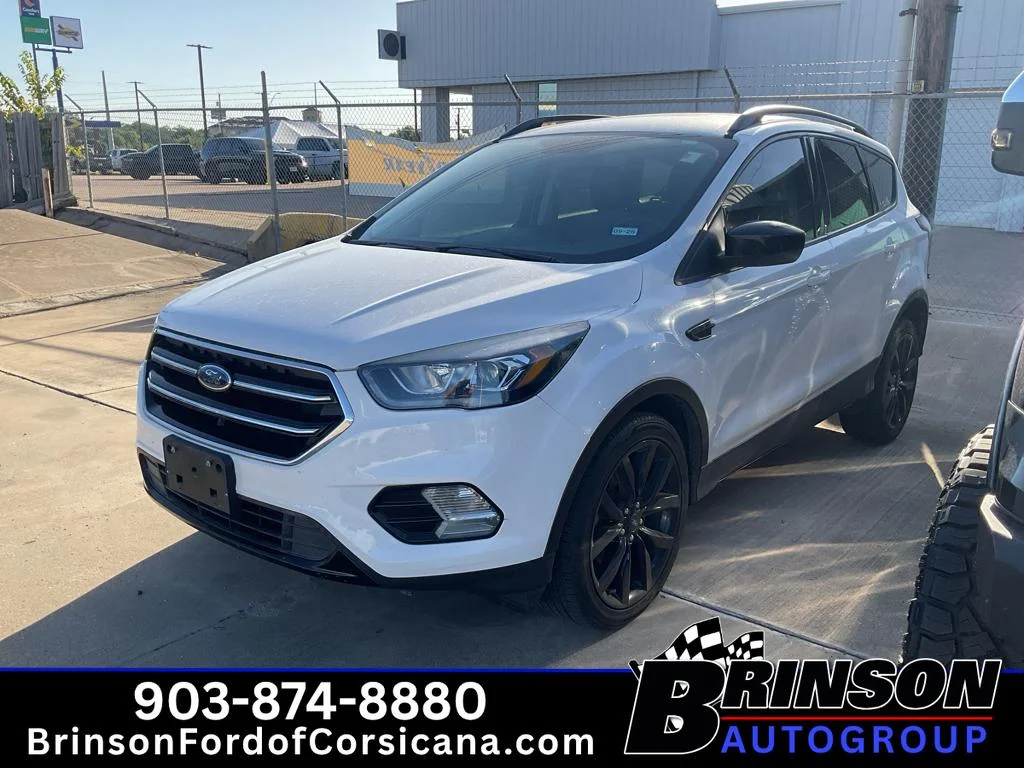 Used 2018  Ford SE image 1