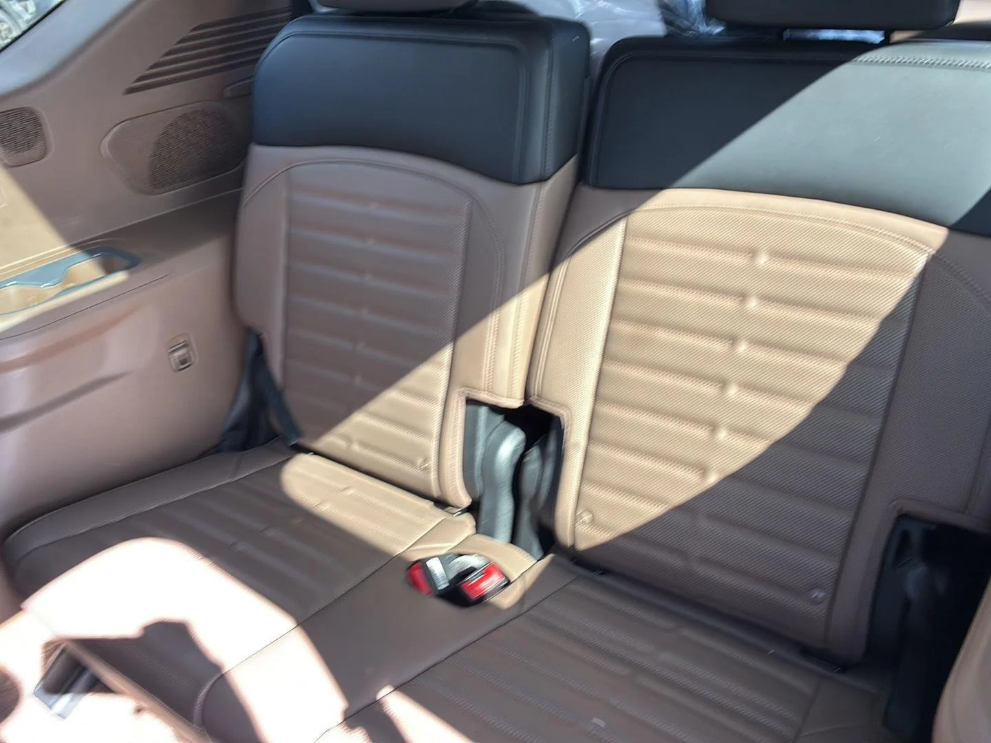Used 2024 Pebble Gray Kia Land image 17