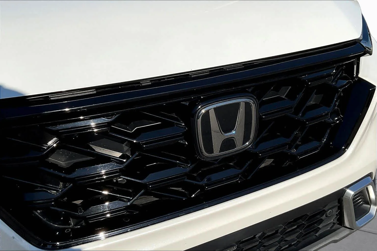 Used 2024 Platinum White Pearl Honda Sport Touring image 30