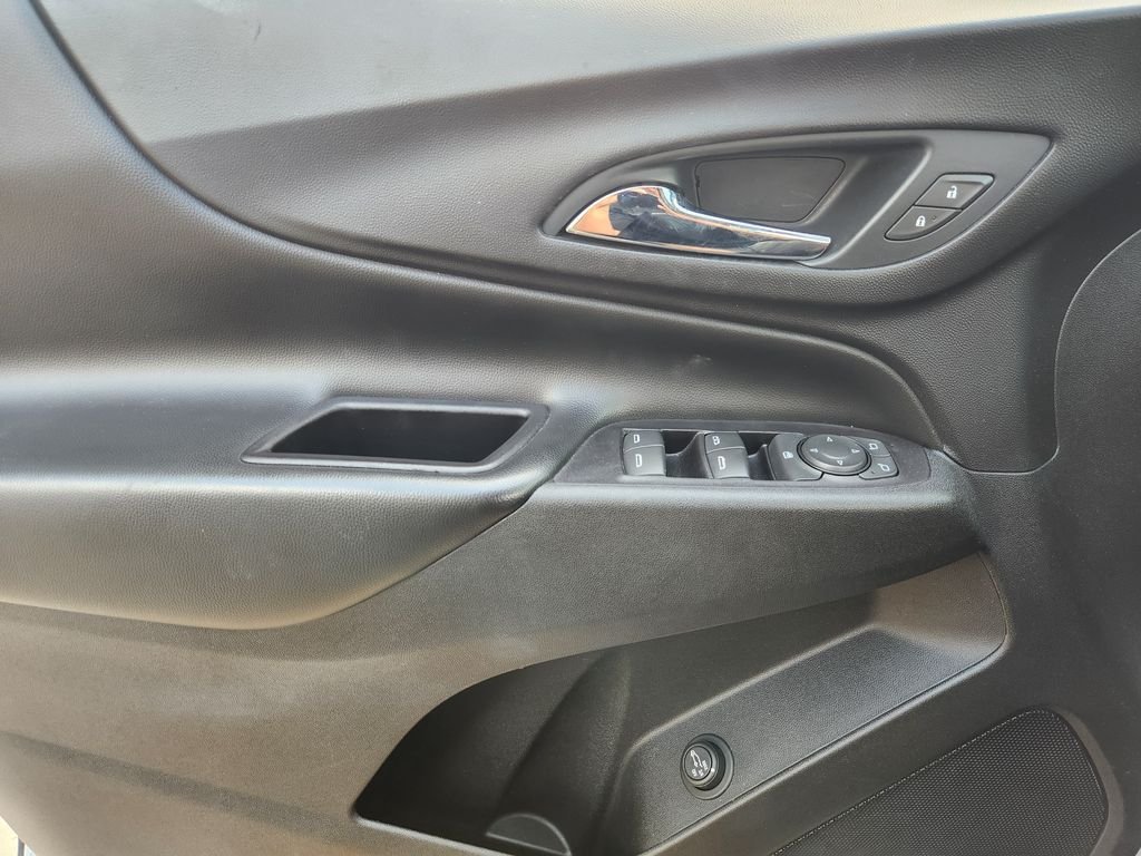Used 2018 Silver Ice Metallic Chevrolet LT image 24