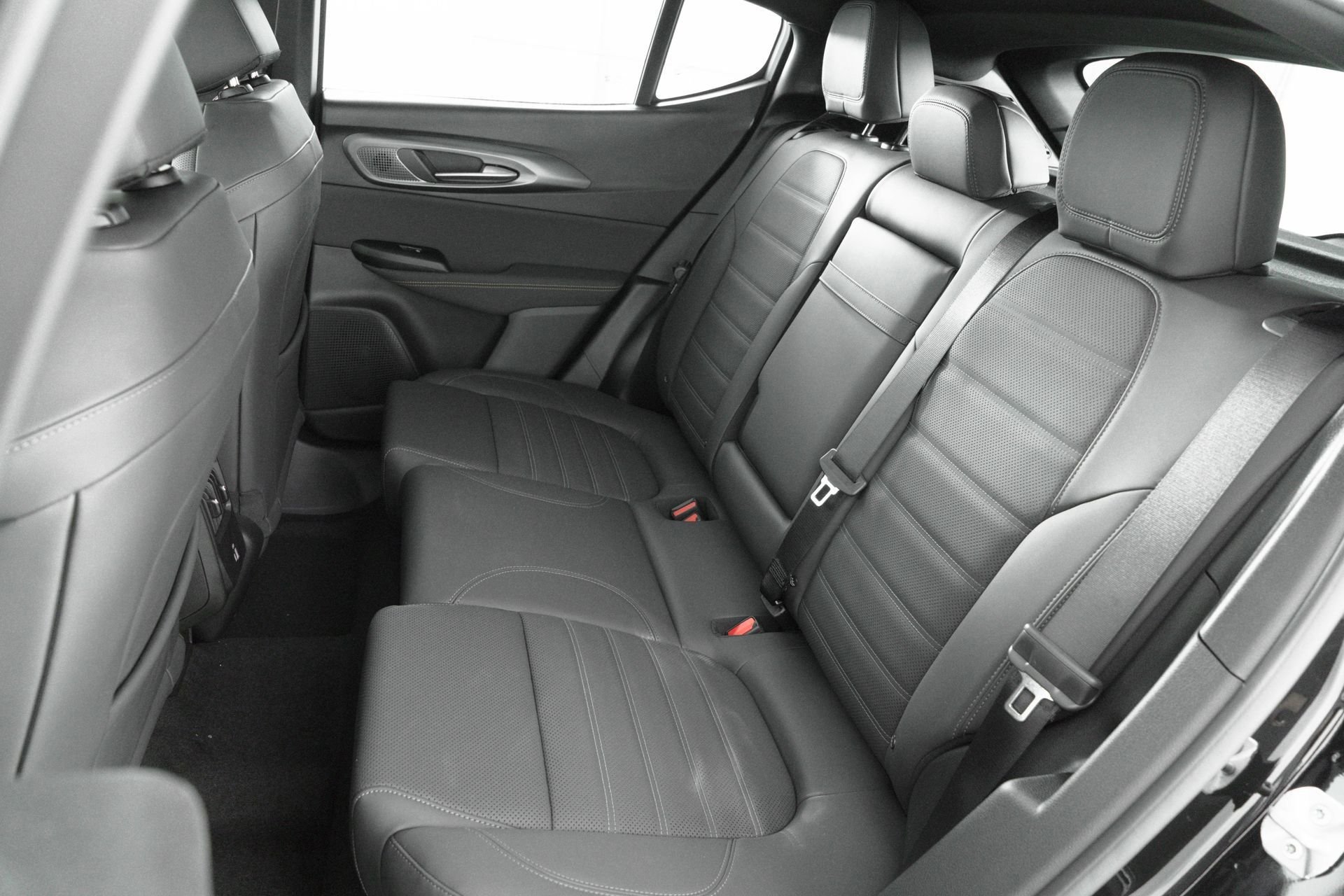 New 2025 Alfa Black Exterior Paint Alfa Romeo Base image 19
