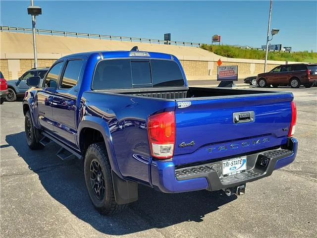 Used 2022 Blue Crush Metallic Toyota SR5 V6 4x4 Double Cab 5 ft. box 127.4 in. WB image 2