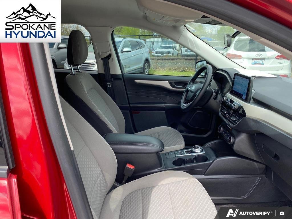 Used 2022 Rapid Red Metallic Tinted Clearcoat Ford SE image 25