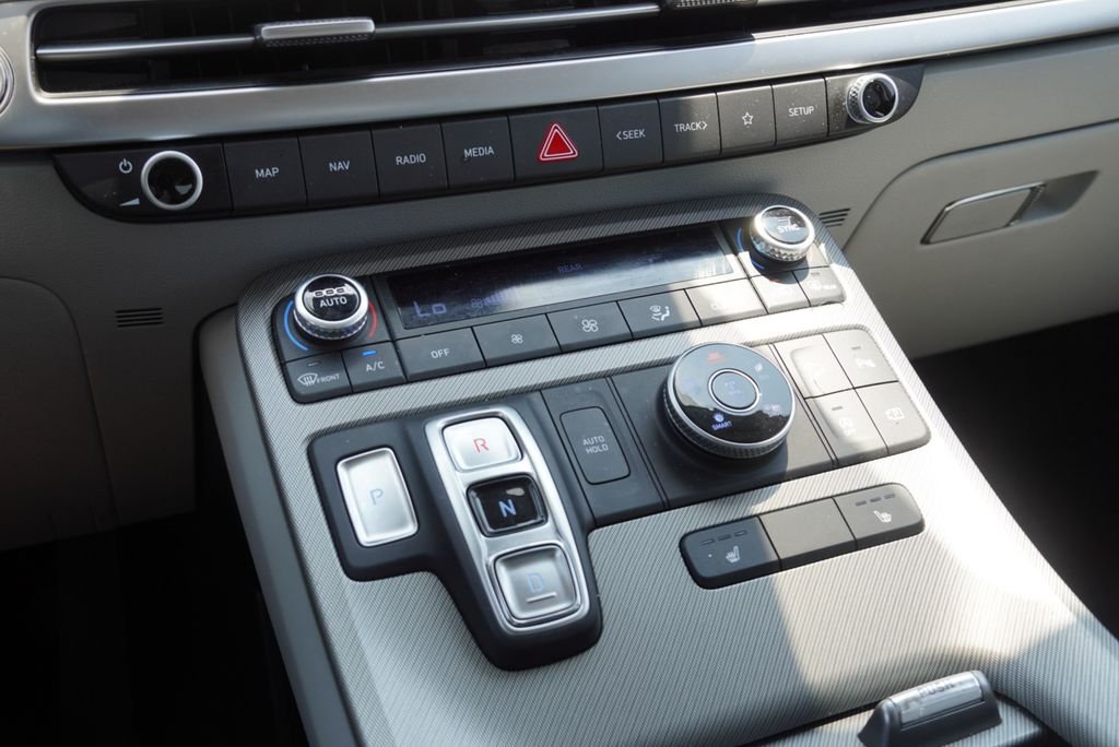 Used 2025 Silver Hyundai SEL image 25