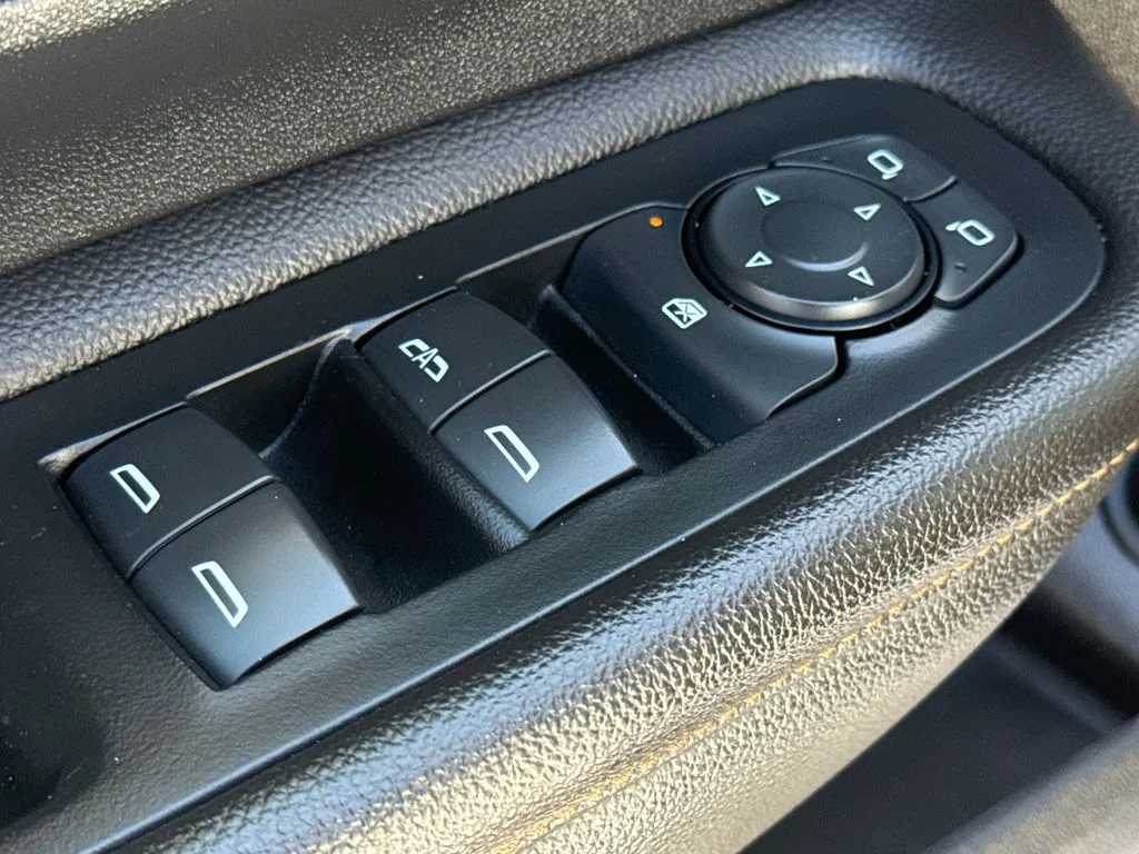 Used 2021 White GMC SLE image 18