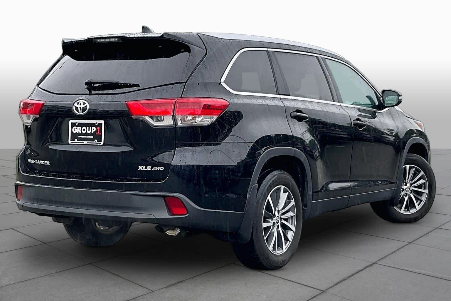 Used 2019 Midnight Black Metallic Toyota XLE image 12