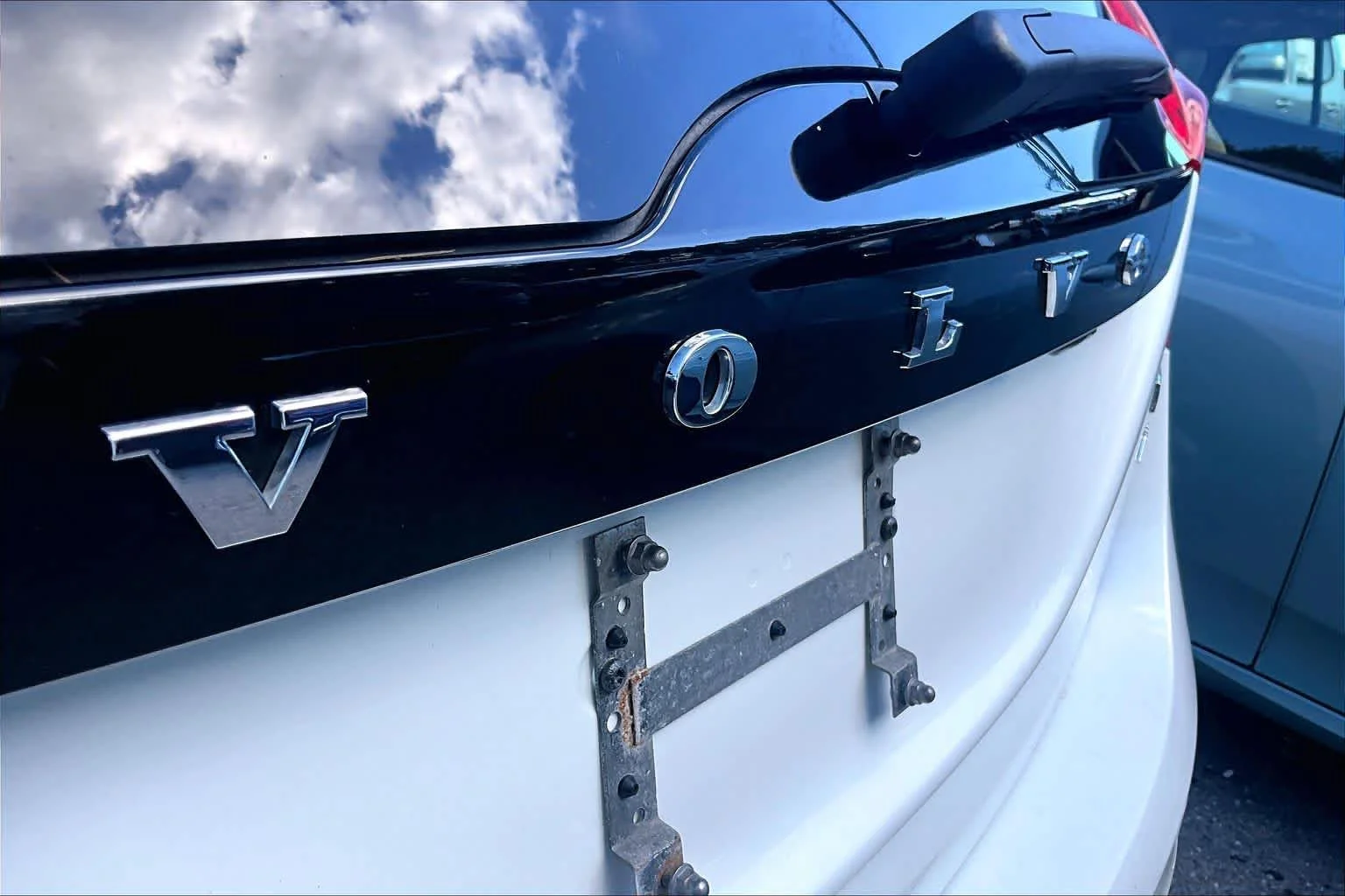 Used 2018 Crystal White Pearl Metallic Volvo  image 30