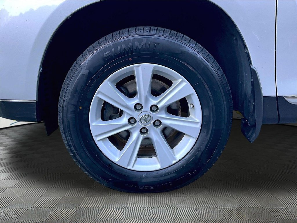 Used 2013 Silver Toyota Base image 7