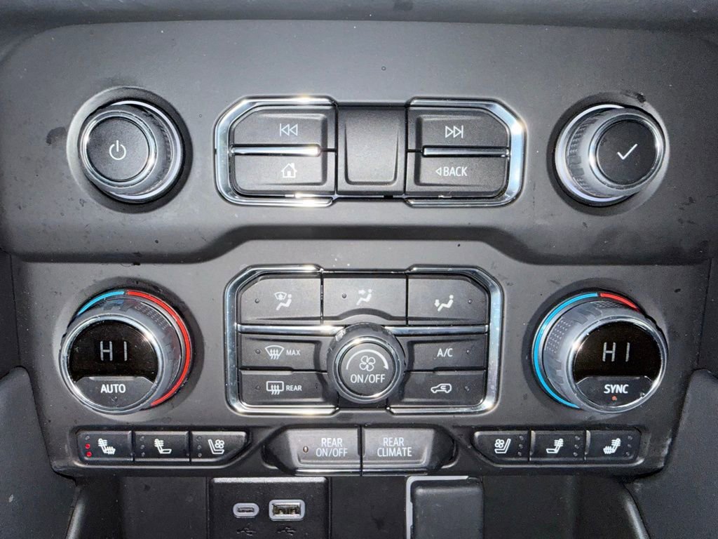 2024 Chevrolet Suburban Premier - Photo 21