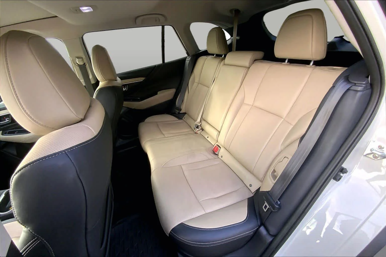 Used 2024 Crystal White Pearl Subaru Limited image 18