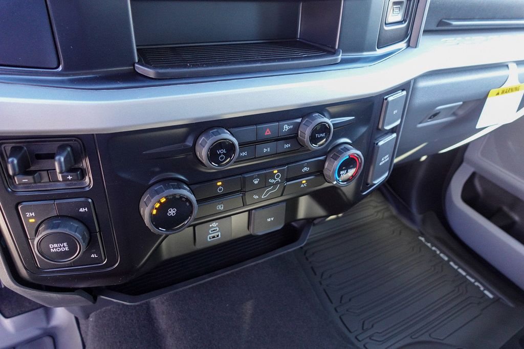 New 2026 Oxford White Ford F-250® XLT image 25