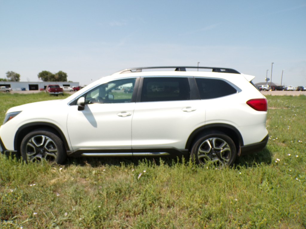 Used 2023 Crystal White Pearl Subaru Limited image 7