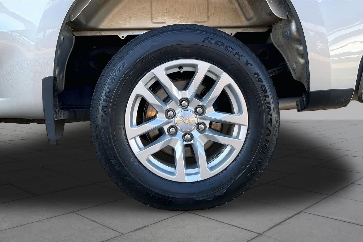 Used 2019 Silver Ice Metallic Chevrolet LT image 11