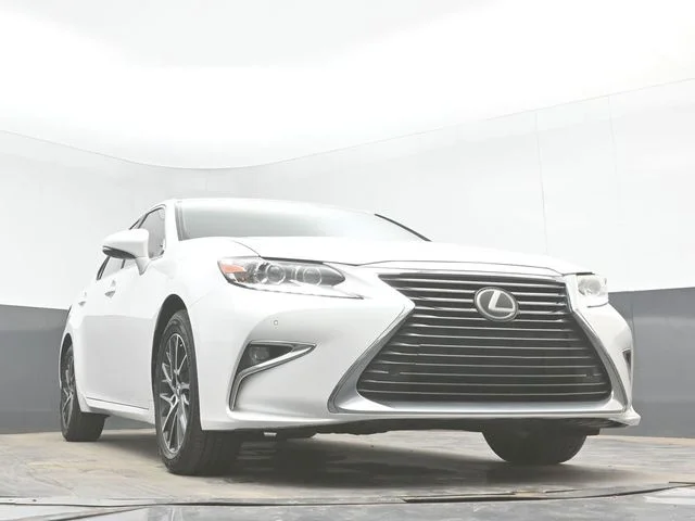 Used 2017 White Lexus 350 image 38