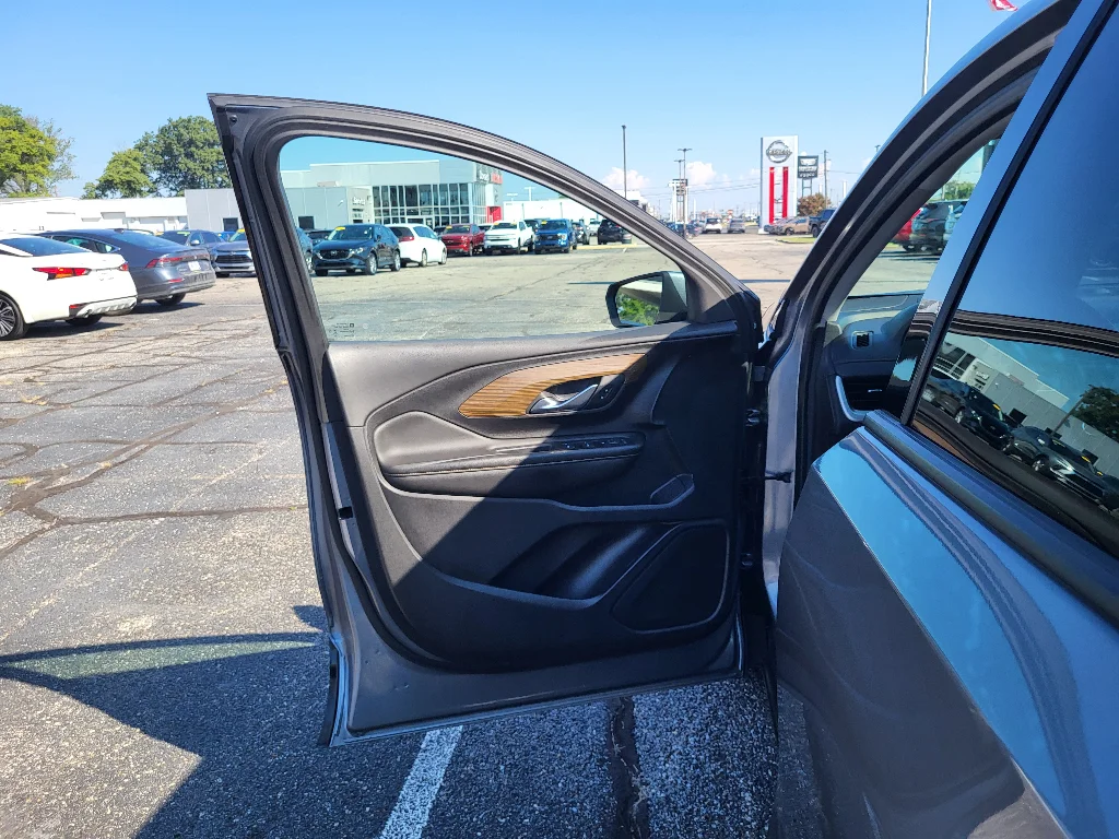 Used 2020 Satin Steel Metallic GMC SLE image 18