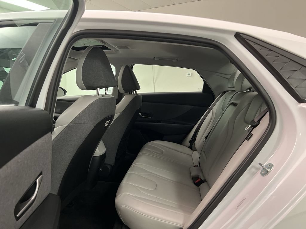 2025 Hyundai Elantra Limited - Photo 23
