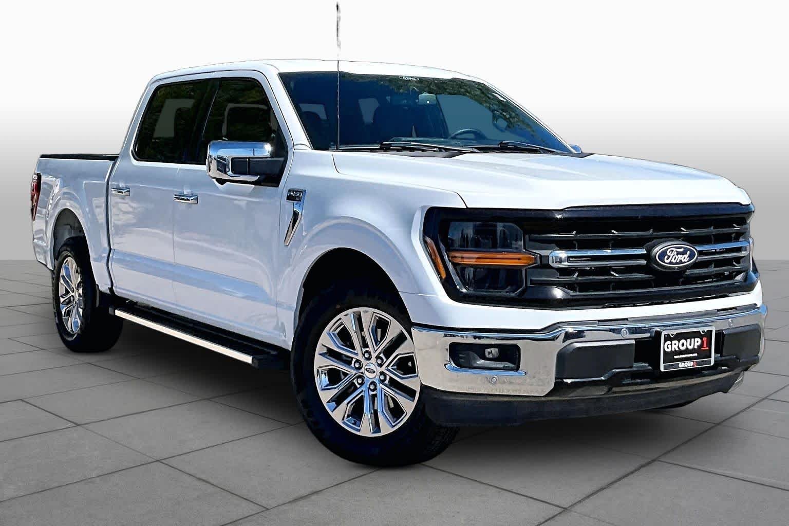 Used 2024 Oxford White Clearcoat Ford XLT image 3