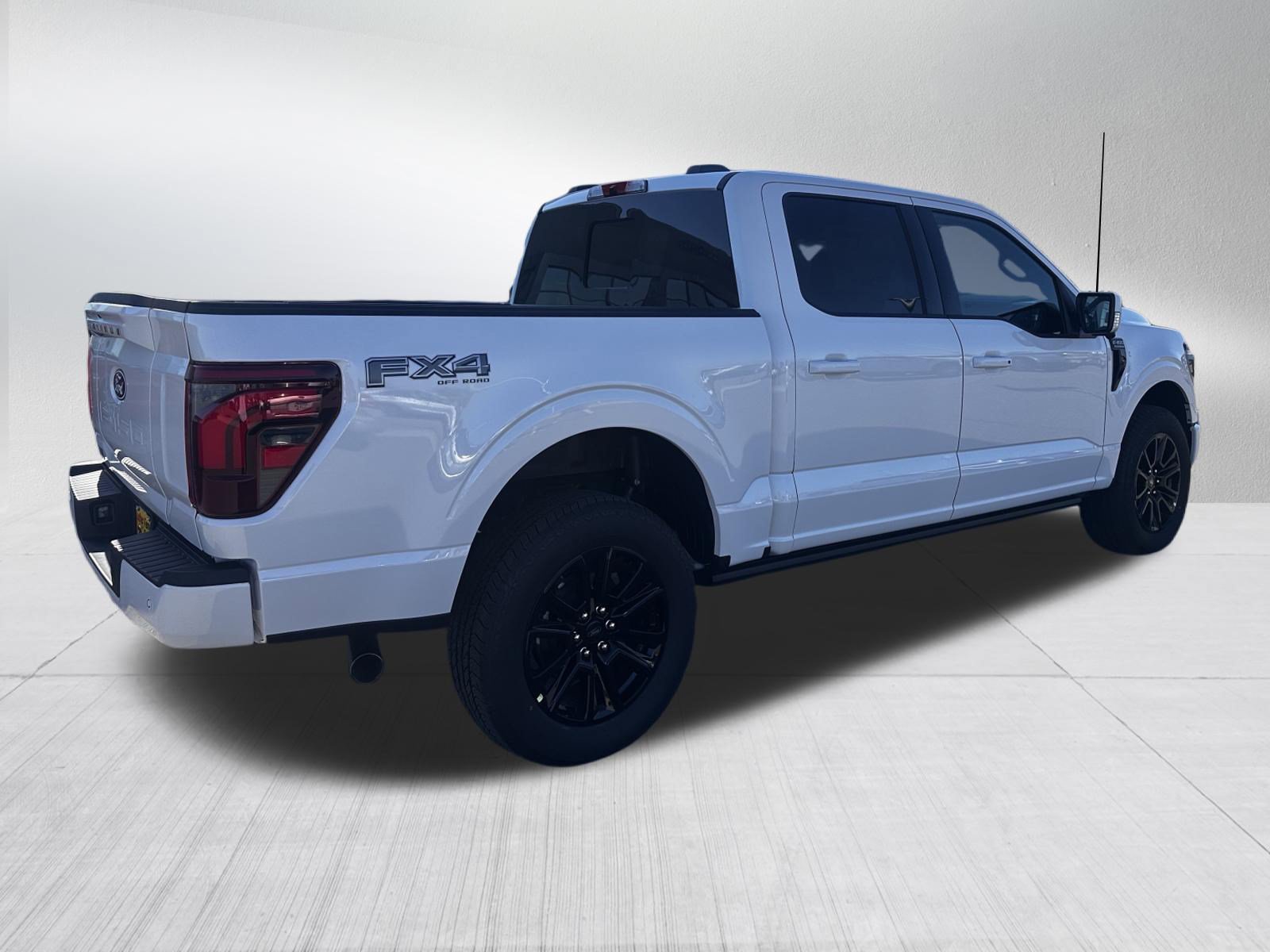New 2026 Star White Metallic Tri-Coat Ford Platinum image 4