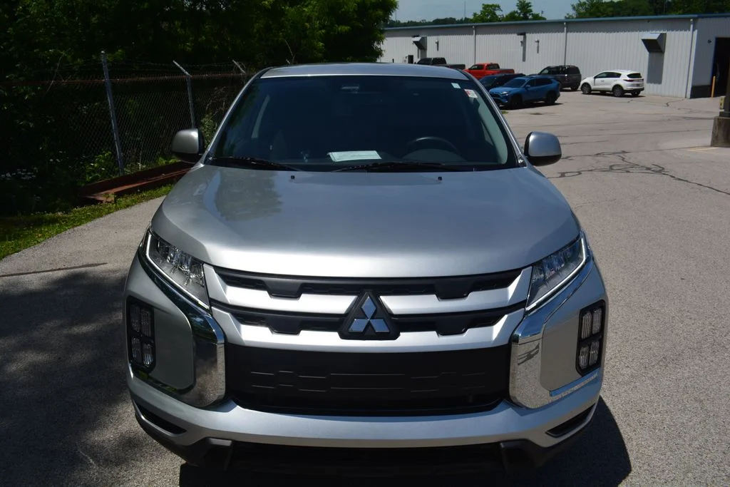 Used 2024 Silver Mitsubishi 2.0 ES image 2