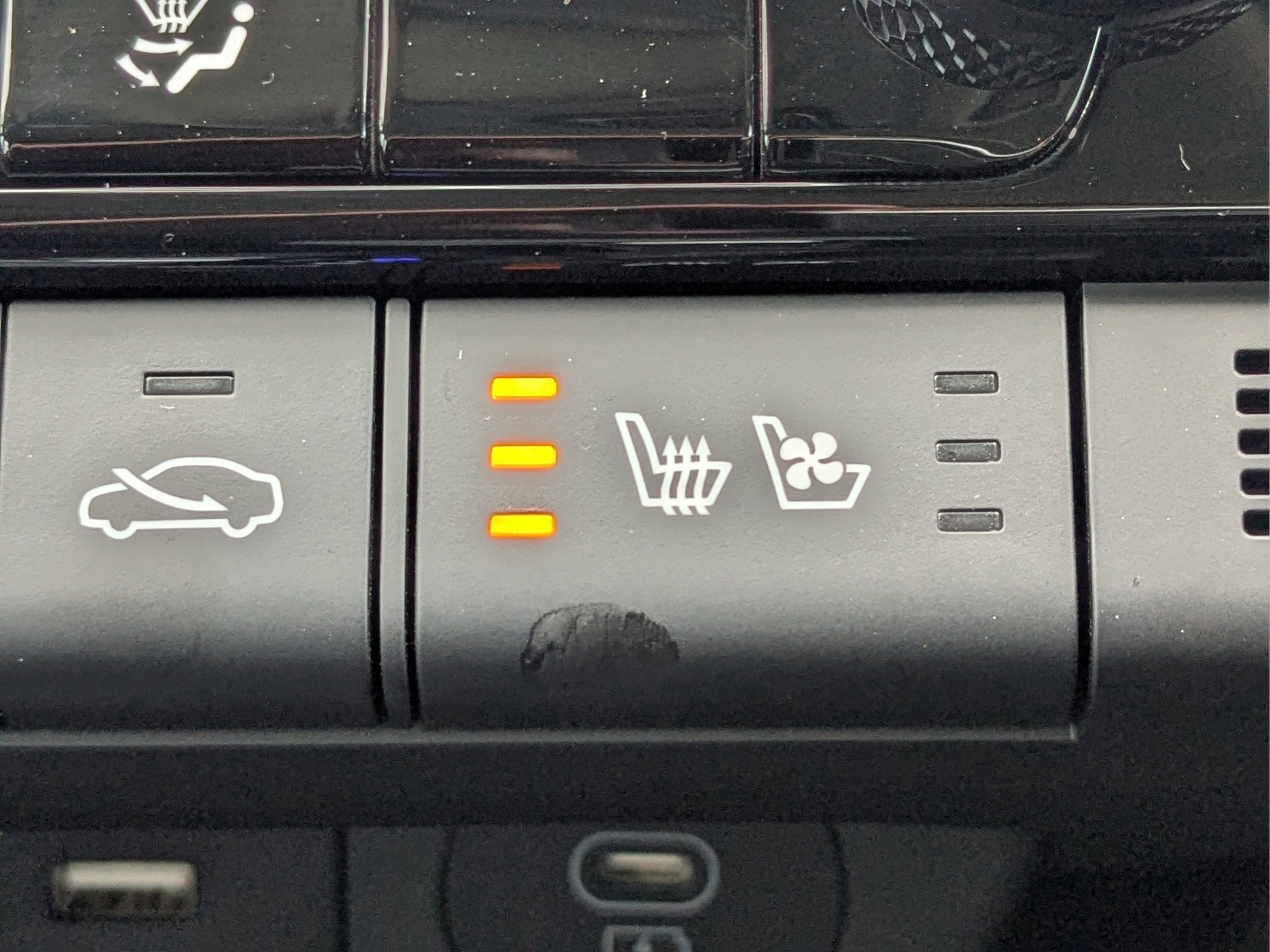 2024 Hyundai Elantra Limited - Photo 32