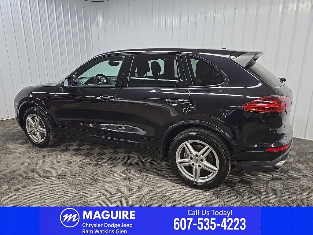 Used 2017 Moonlight Blue Metallic Porsche Base image 5