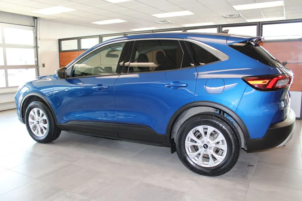 Certified Used 2023 Atlas Blue Metallic Ford Active image 8