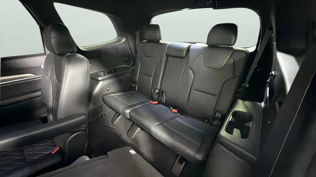 Used 2024 White Kia EX X-Line image 28