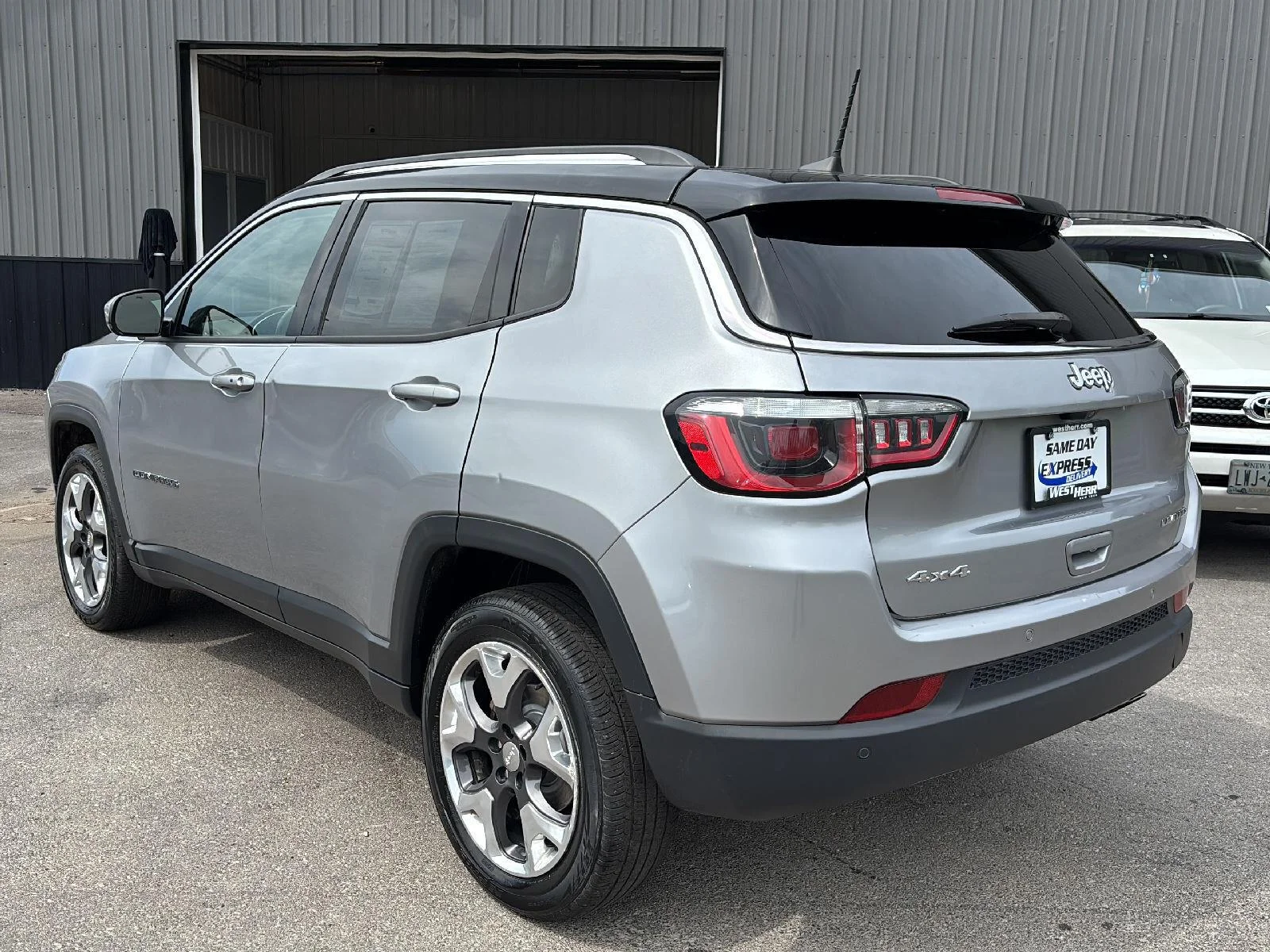 Used 2019 Gy Jeep Limited image 5