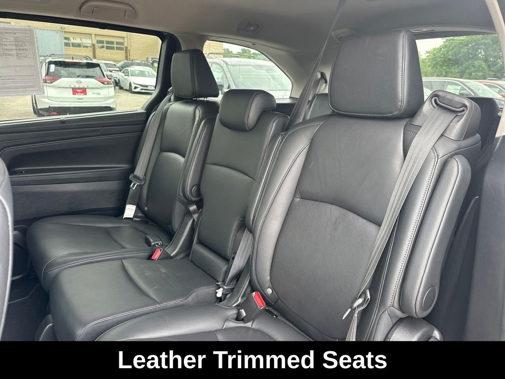 Used 2025 Solar Silver Metallic Honda EX-L image 20
