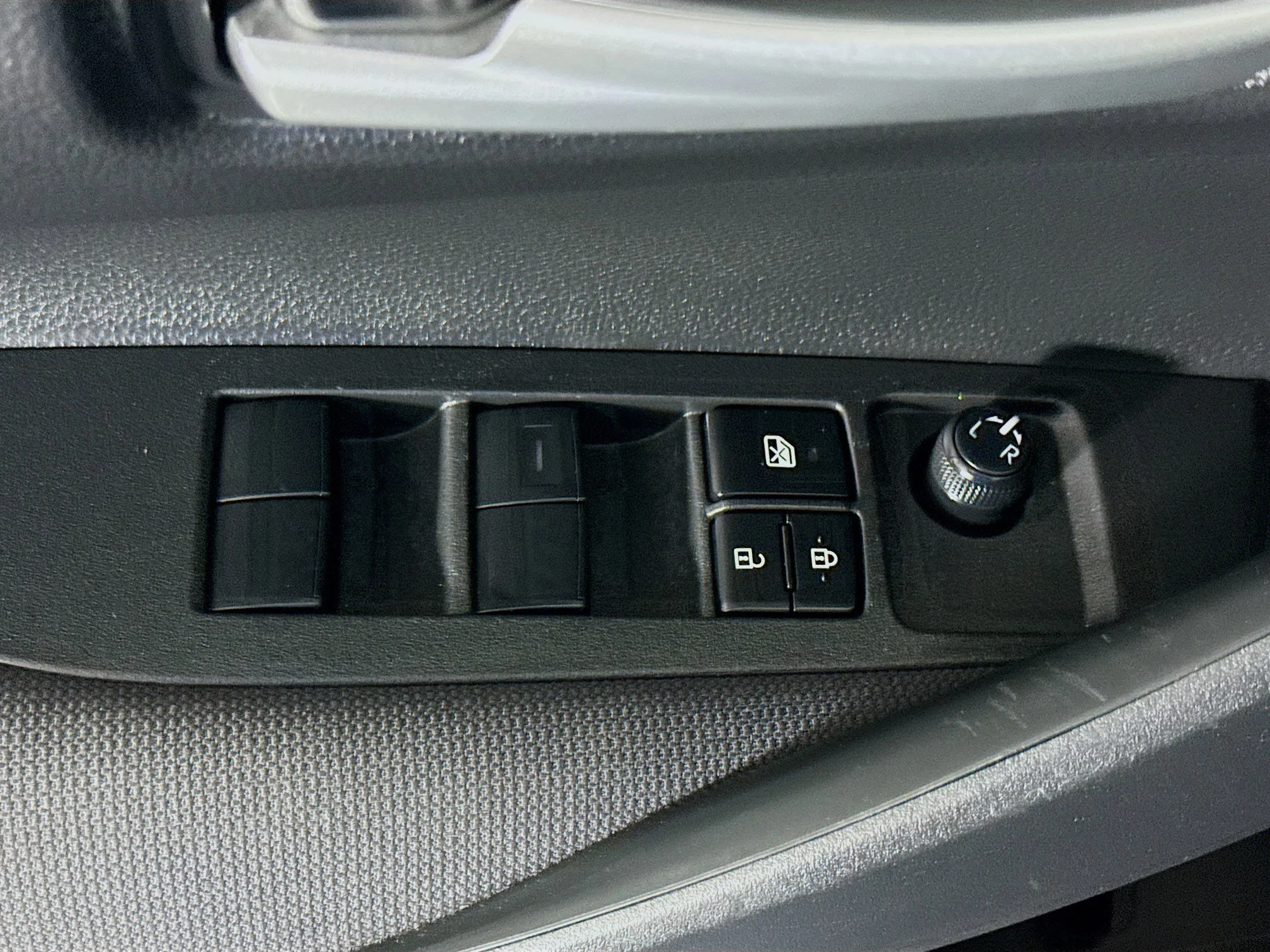 Used 2020 Blueprint Toyota LE image 19