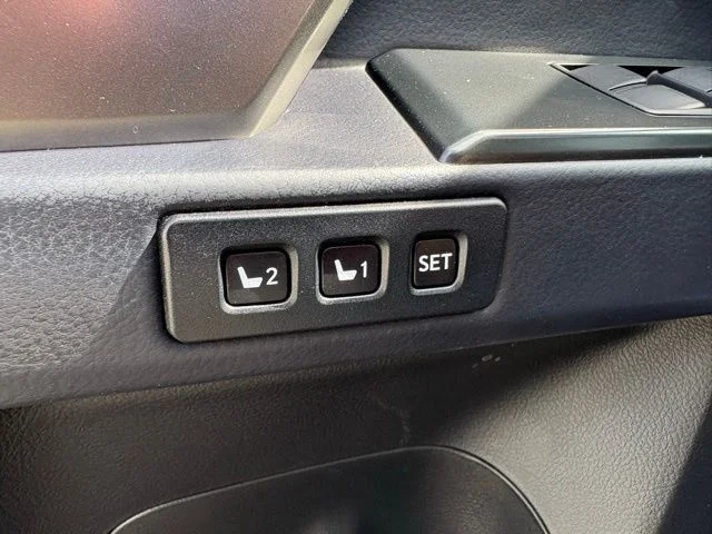 Used 2023 Black Lexus 460 image 27