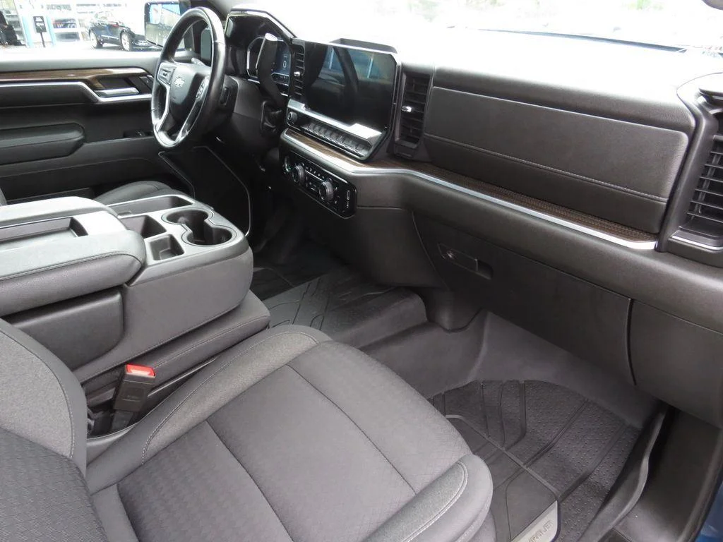 Used 2022 Blue Metallic Chevrolet LT image 17