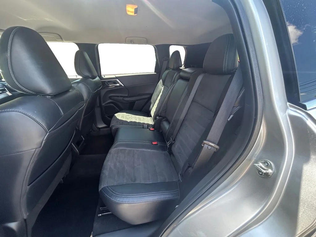 Used 2022 Alloy Silver Mitsubishi  image 14