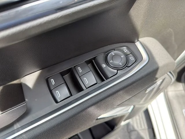 New 2026 Summit White GMC Elevation image 17