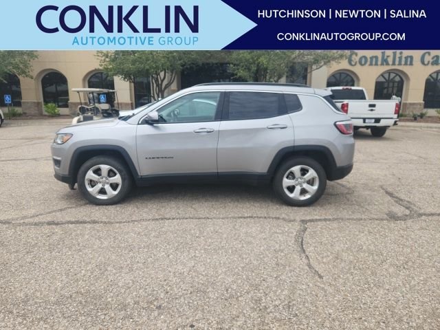 Used 2018 Billet Silver Metallic Jeep Latitude image 1