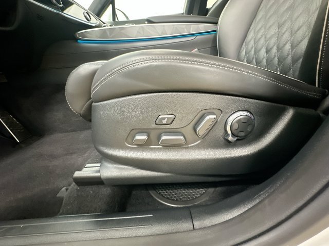 Used 2025 White Genesis 3.5T Sport image 15