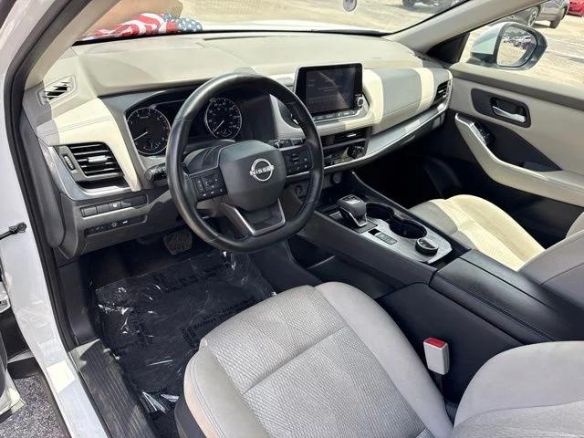 Used 2025 White Nissan SV image 10