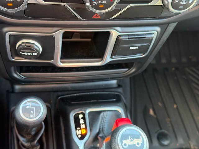 Used 2018 Green Jeep Sport image 19