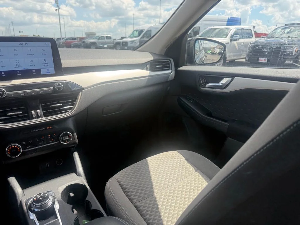 Used 2020 Black Ford SE image 39