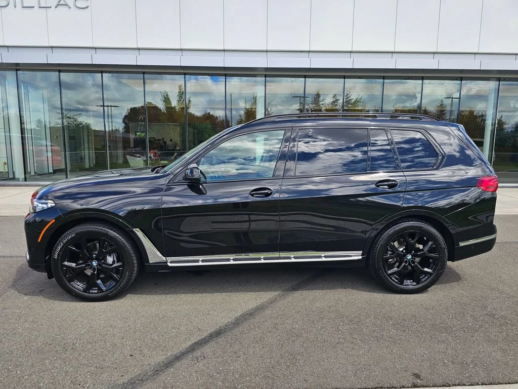 Used 2022  BMW xDrive40i image 2