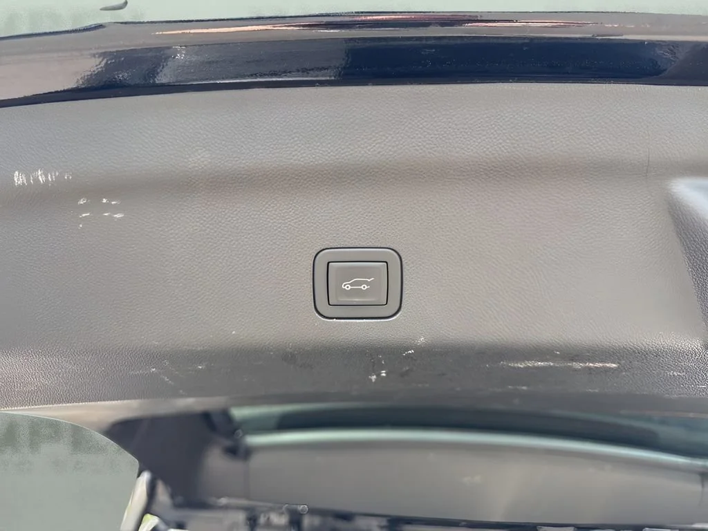 Used 2025 Black Chevrolet Z71 image 33