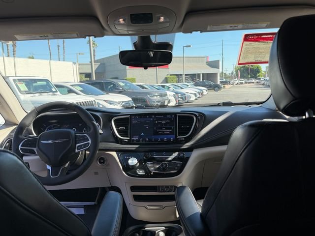 Used 2024 White Chrysler Select image 33