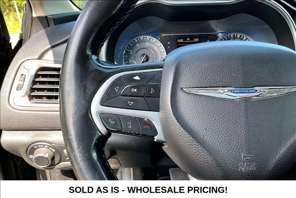 Used 2015  Chrysler Limited image 11