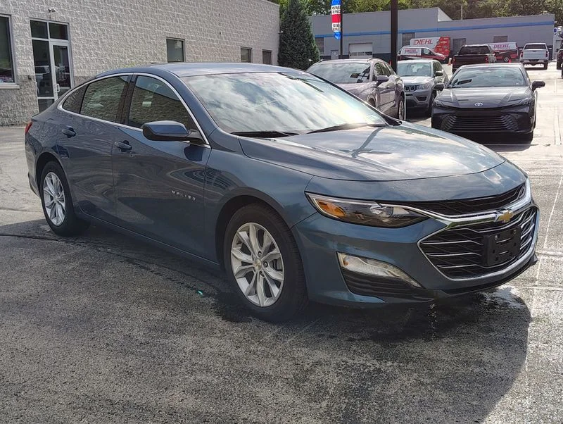 Used 2024 Blue Chevrolet LT image 3