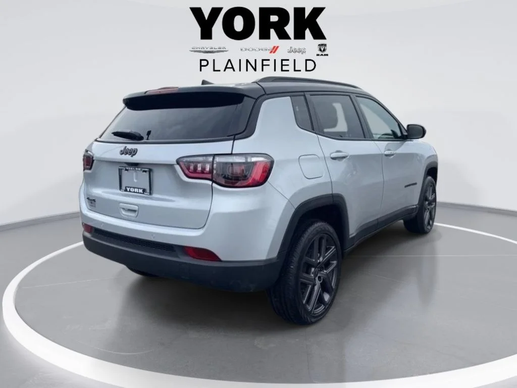 New 2026 Silver Zynith Metallic Clearcoat Jeep Limited image 5