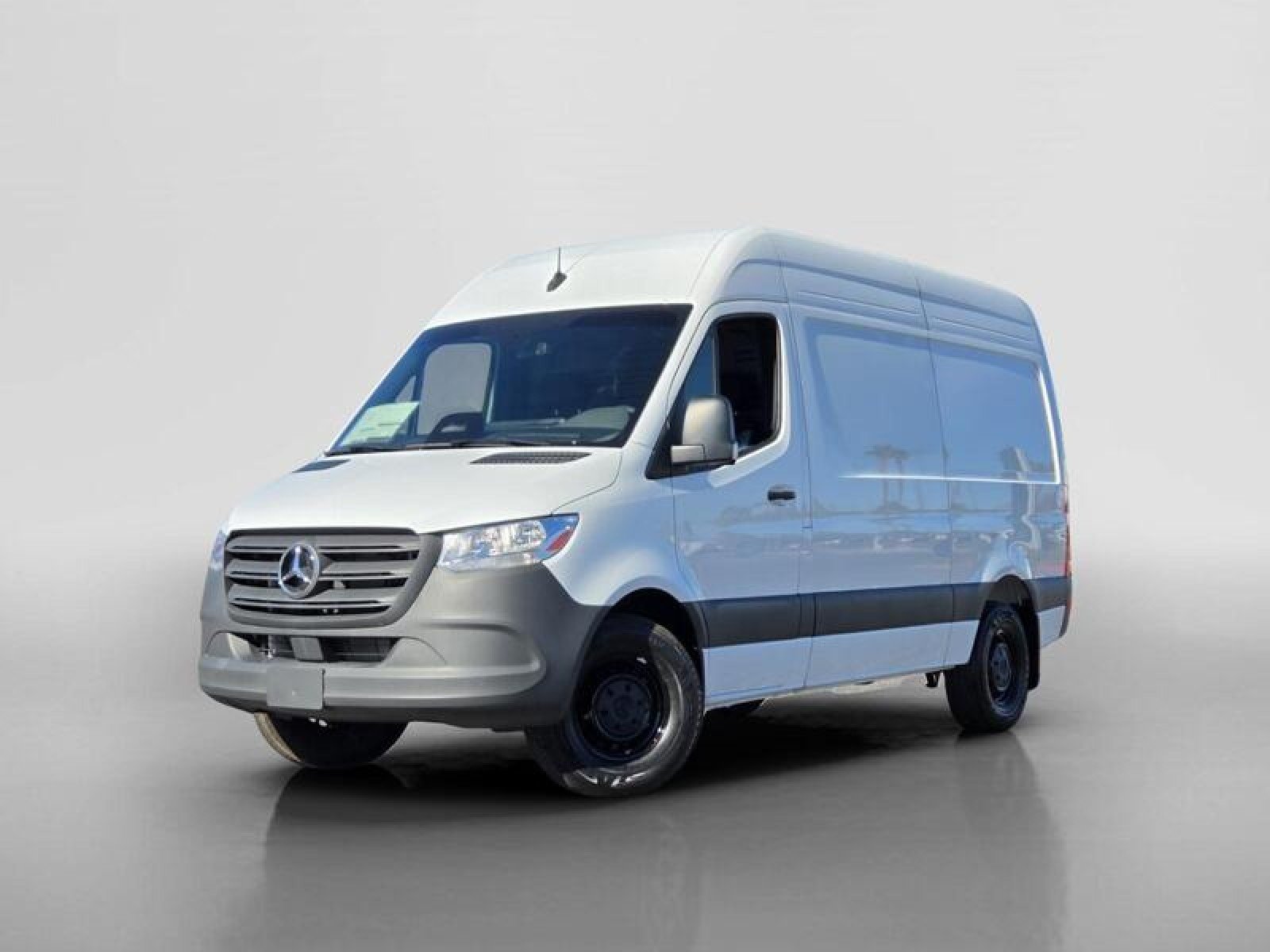 New 2025 Arctic+White Mercedes-Benz  image 1